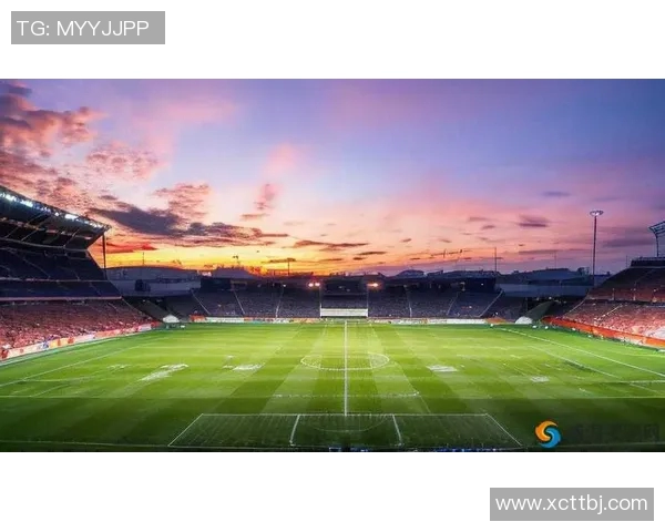 高清足球明星灯箱照片展示让你感受绿茵场上的激情与魅力